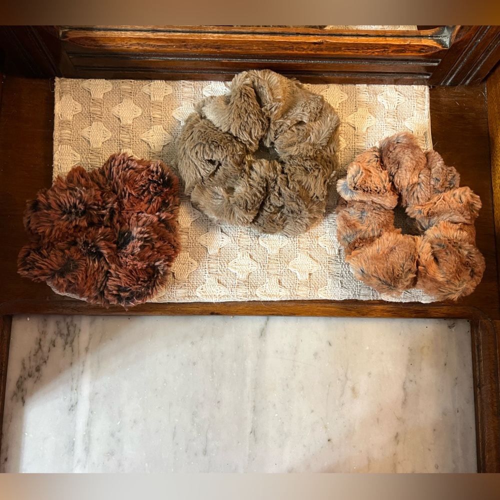 NO‎ BRAND Minky Scrunchies Brown & Tan 4 Piece Pack Soft Hair Ponytail Messy Bun